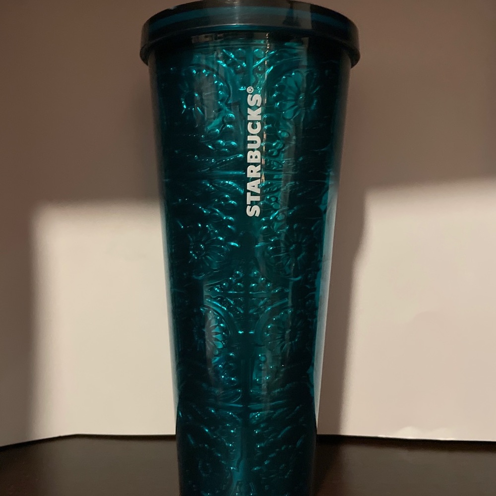 Starbucks cup | small chip in lid | make offer
